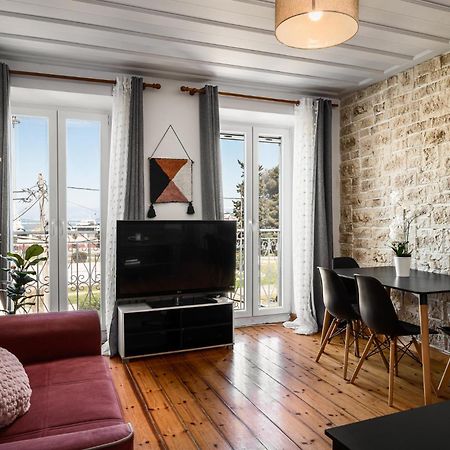 Laval Apartment Mantouki Exterior photo