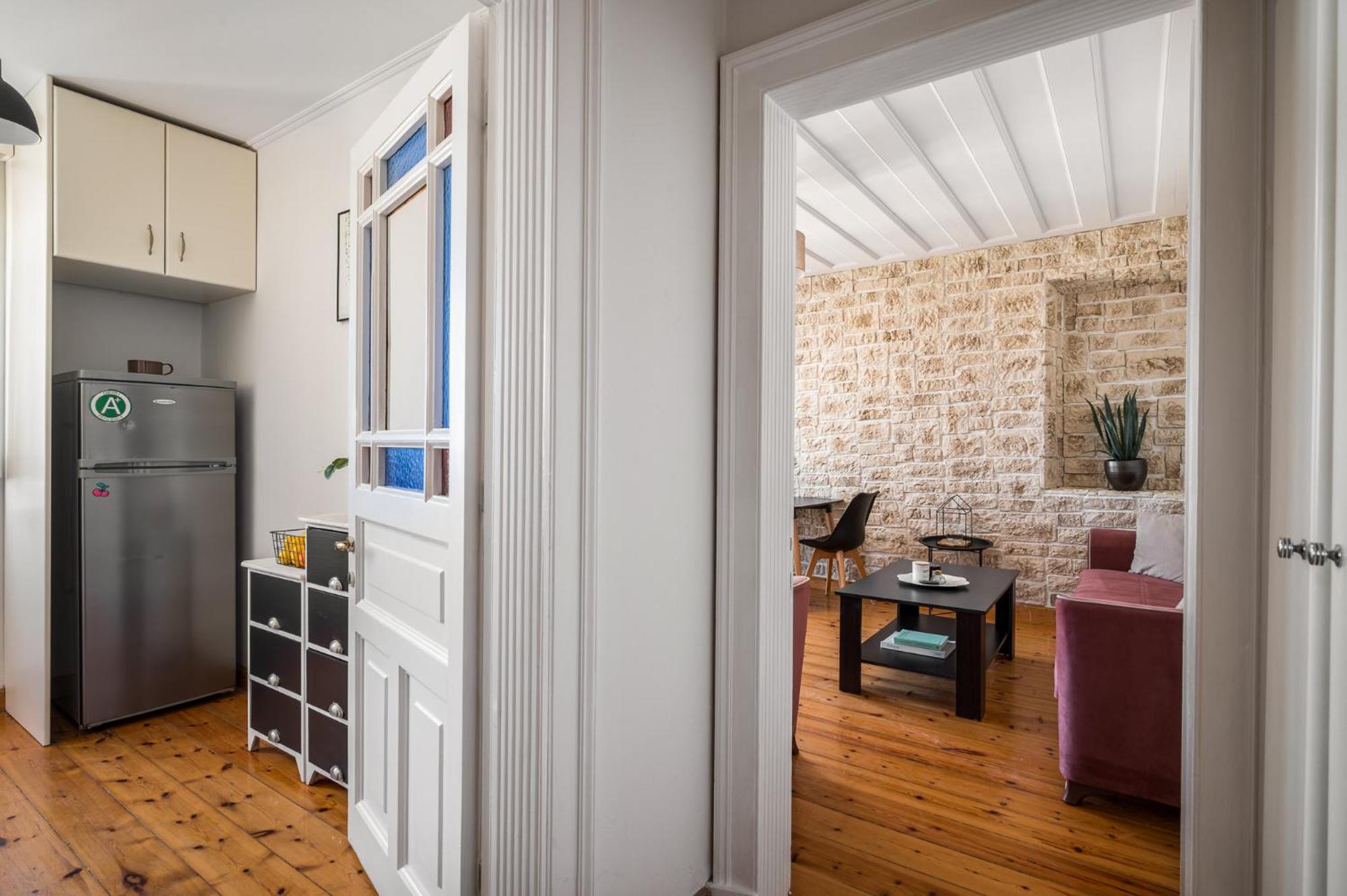 Laval Apartment Mantouki Exterior photo