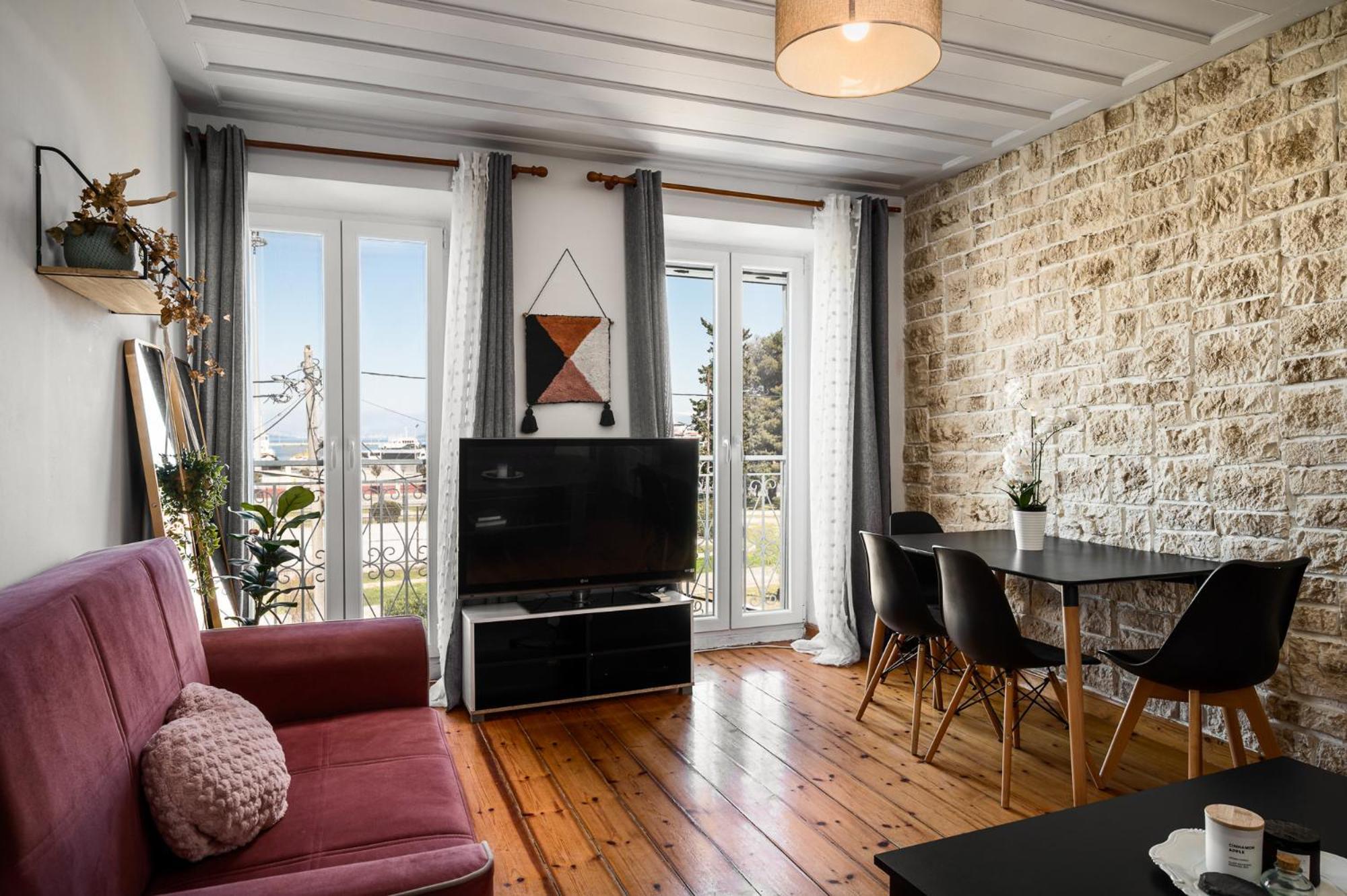 Laval Apartment Mantouki Exterior photo